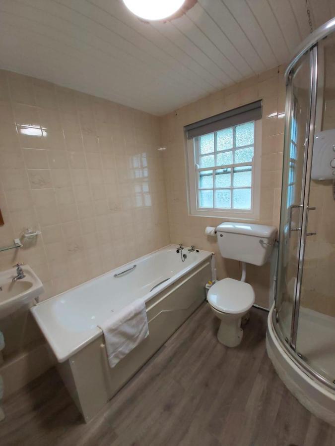 Corofin Lake Cottages Exteriör bild