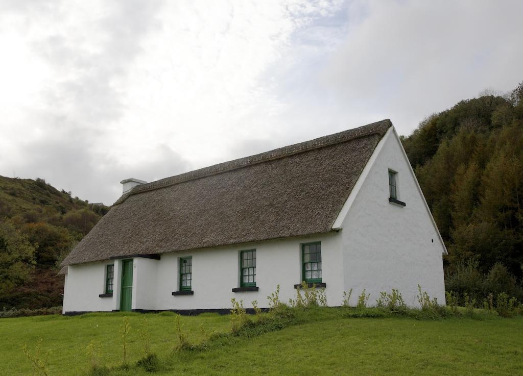 Corofin Lake Cottages Rum bild